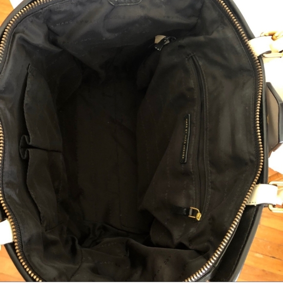 MARC BY MARC JACOBS FLIPPING OUT LARGE LAMBSKIN SATCHEL IN BLACK AND GREY - Picture 2 of 12